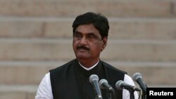 Gopinath Munde saat diambil sumpahnya sebagai menteri kabinet di istana presiden di New Delhi (26/5).