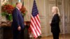 Presiden AS Donald Trump berbicara dengan kontributor VOA Greta Van Susteren di Buenos Aires, Argentina (Foto: Brian Allen, VOA).