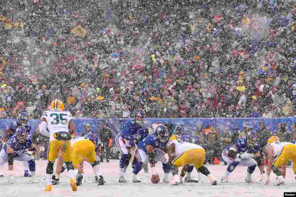 New York Giants quarterback Daniel Jones (8) takes a snap against the Green Bay Packers during the first quarter at MetLife Stadium in East Rutherford, New Jersey, Dec. 1, 2019. (Credit: Brad Penner-USA TODAY Sports) 