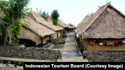 Sebuah desa dengan rumah-rumah kayu tradisional di Desa Limbungan, Lombok Timur sebagai tujuan wisata. (Foto:Courtesy/Badan Pariwisata Indonesia)