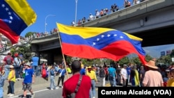 Venezolanos durante una convocatoria de la oposición el 9 de enero de 2025, un día antes de la juramentación del gobernante, Nicolás Maduro. 