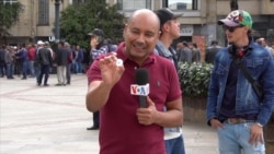 Un mercado callejero de esmeraldas en Bogotá