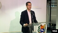 El presidente encargado de Venezuela, Juan Guaidó, durante una conferencia de prensa en Caracas el 17 de noviembre de 2019.