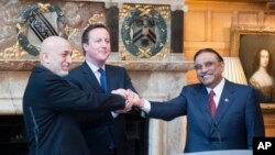Avganistanski predsednik Hamid Karzai, britanski premijer Dejvid Kameron i pakistanski predsednik Asif Ali Zardari