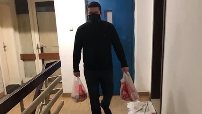 Херој од соседството: Скопјанецот Драган им купува храна на постарите лица