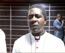 Catholic Bishop Andrew Nkea says the people of Cameroon want peace, in Yaounde, Dec. 5, 2019. (Moki Edwin Kindzeka/VOA)