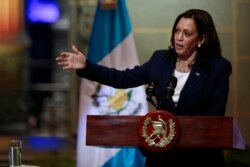 La vicepresidenta Kamala Harris habla durante una conferencia de prensa en el Palacio Nacional de la Ciudad de Guatemala, el 7 de junio de 2021.