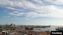 Panorámica del Puerto de Montevideo, ubicado sobre el Río de la Plata, en Uruguay.