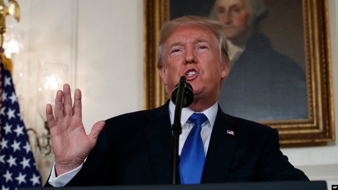 Presiden AS Donald Trump menyerukan sebuah pendekatan lebih keras terhadap Iran dalam pidato di Gedung Putih, hari Jumat (13/10). 