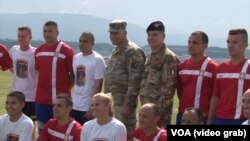 Neki od učesnika fudbalskog okršaja Vojske Srbije i KFOR-a