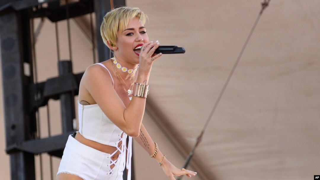 Miley Cyrus tampil di acara IHeartRadio Music Village di Las Vegas. (Foto: Dok)