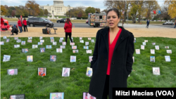 ARCHIVO - Juliana Farides Salas participa de una vigilia en Washington para recordar a víctimas de conductores ebrios. 