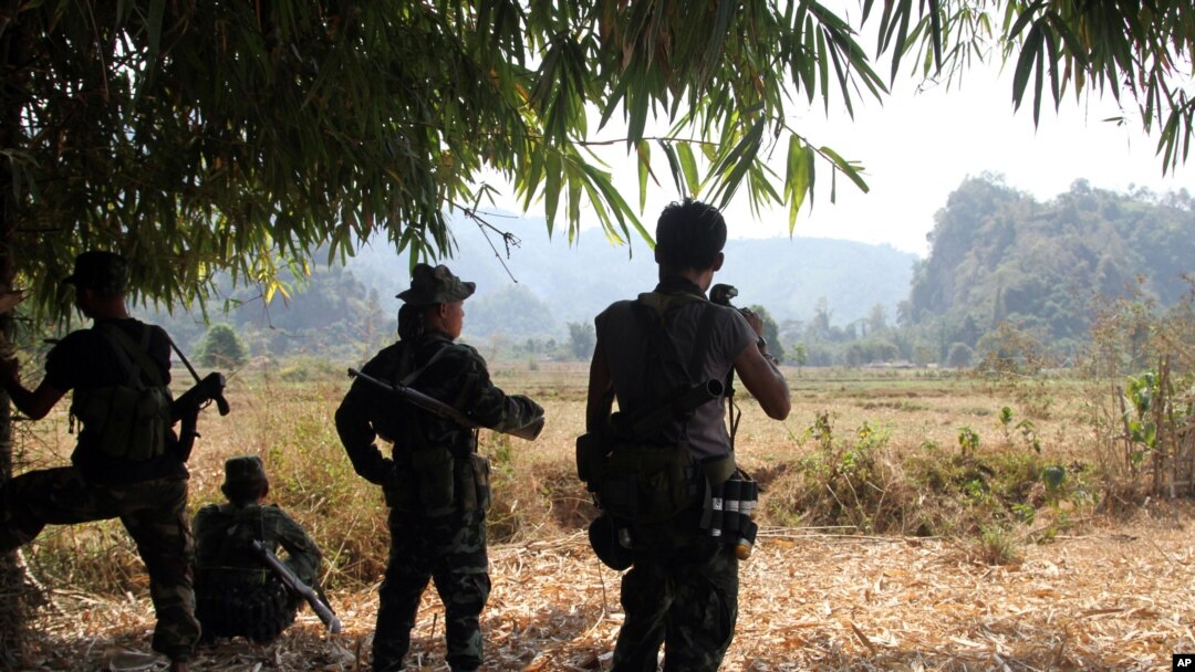 Tentara Karen National Union (KNU) berjaga di desa Hpa-an, negara bagian Karen, Myanmar. (Foto: dok).