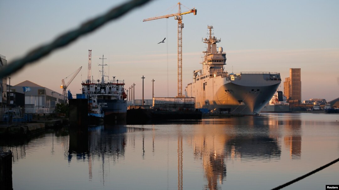 Tàu đổ bộ tấn công lớp Mistral đặt mua của Pháp tại cảng Saint-Nazaire, ngày 4/9/2014.