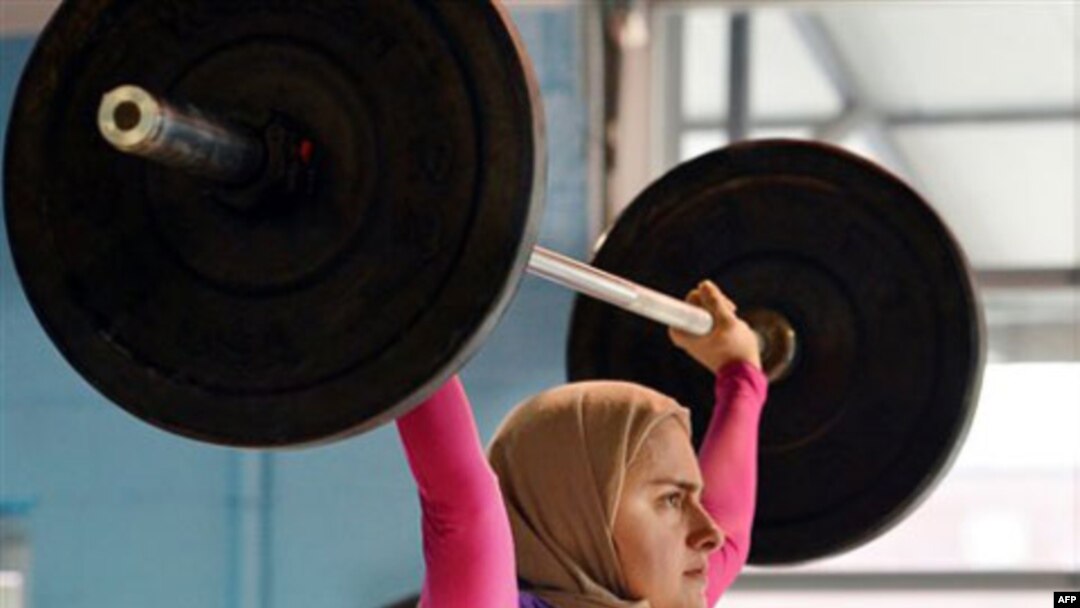 Hijobdagi shtangachi - og'ir atletika bilan shug'ullanadigan muslima