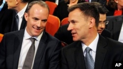 Secretary of State for Existing the European Union Dominic Raab, left and Secretary of State for Foreign and Commonwealth Affairs Jeremy Hunt, right, in the audience before Conservative Party Leader and Prime Minister Theresa May speech at the Conservative Party Conference at the ICC, in Birmingham, England, Oct. 3, 2018. 