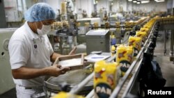 Una reciente encuesta del sector industrial reveló que el pobre desempeño se debe a la caída de la s ventas y demanda de los productos, como consecuencia de la drástica reducción del poder adquisitivo de los venezolanos y la hiperinflación.