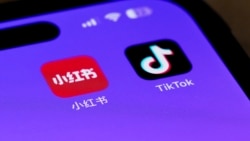 Para pengguna TikTok memilih “Xiaohongshu” (kiri) sebagai alternatif pengganti, di tengah kemungkinan TikTok dilarang di Amerika. 