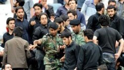 پلیس ایران تظاهرات ضد سعودی در ورزشگاه آزادی را بر هم زد