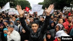 Les partisans d'Ennahda ont scandé des slogans anti-français