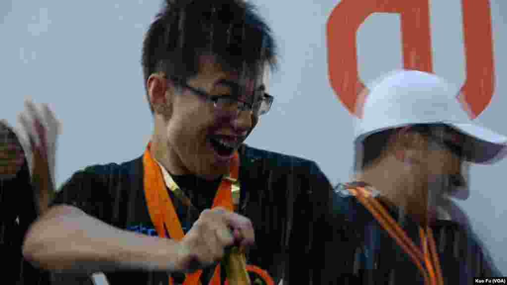 香槟酒洗礼庆祝