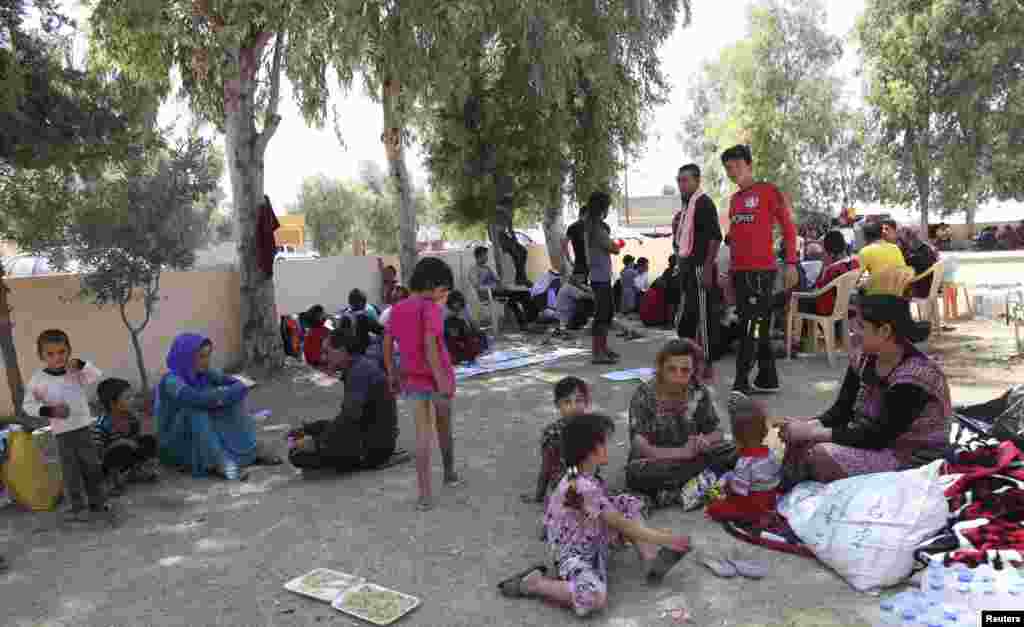 &nbsp;شدت پسند گروہ&nbsp;&nbsp;کی طرف سے دھمکی کے بعد، یزیدی اقلیتی برادری&nbsp;&nbsp;کے ہزاروں افراد کو نینوا صوبے سے نقل مکانی کرنا پڑی۔