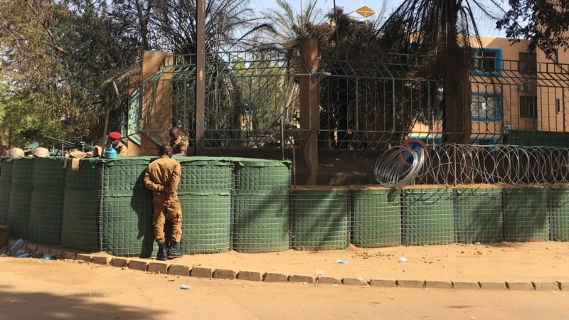 Au moins 15 morts dans deux attaques simultanées au Faso