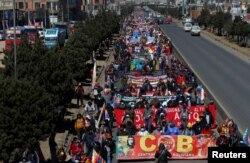 Una marcha organizada por Central Obrera Boliviana (COB) en El Alto, Bolivia, el 28 de julio de 2020, en demanda de celebrar las elecciones en septiembre.