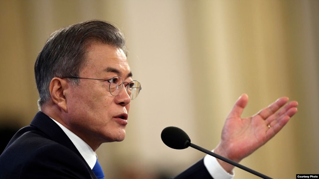 Presiden Korsel, Moon Jae-in mengadakan konferensi pers saat Tahun Baru di istana kepresidenan Gedung Biru di Seoul, Kamis, 10 Januari 2019 (foto: Jung Yeon-je/Pool Photo via AP)
