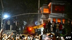 ཤེག་མུ་ཇི་བྷར་རེ་མཱན་གྱི་གཟིམ་ཁང་ལ་མེ་སྐྱོན་བཏང་བ་དང་། ས་བཤངས་འཕྲུལ་འཁོར་གྱིས་ཁང་པ་དེ་རྩ་མེད་བསྟོར་བཤིགས་བཏང་འདུག 