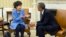 အမေရိကန်သမ္မတ Barack Obama နဲ့ တောင်ကိုရီးယားသမ္မတ Park Geun-hye တို့ အိမ်ဖြူတော်မှာ တွေ့ဆုံစဉ် (၇ မေ ၂၀၁၃)