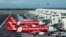 Pesawat-pesawat Airbus A320-200 milik AirAsia di terminal KLIA2 di Sepang, Malaysia. (Foto: Dok)
