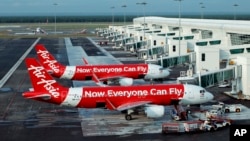 Phi cơ của hãng Hàng không AirAsia trong sân bay ở Sepang, Malaysia