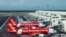 Pesawat-pesawat Airbus A320-200 milik AirAsia di terminal KLIA2 di Sepang, Malaysia. (Foto: Dok)