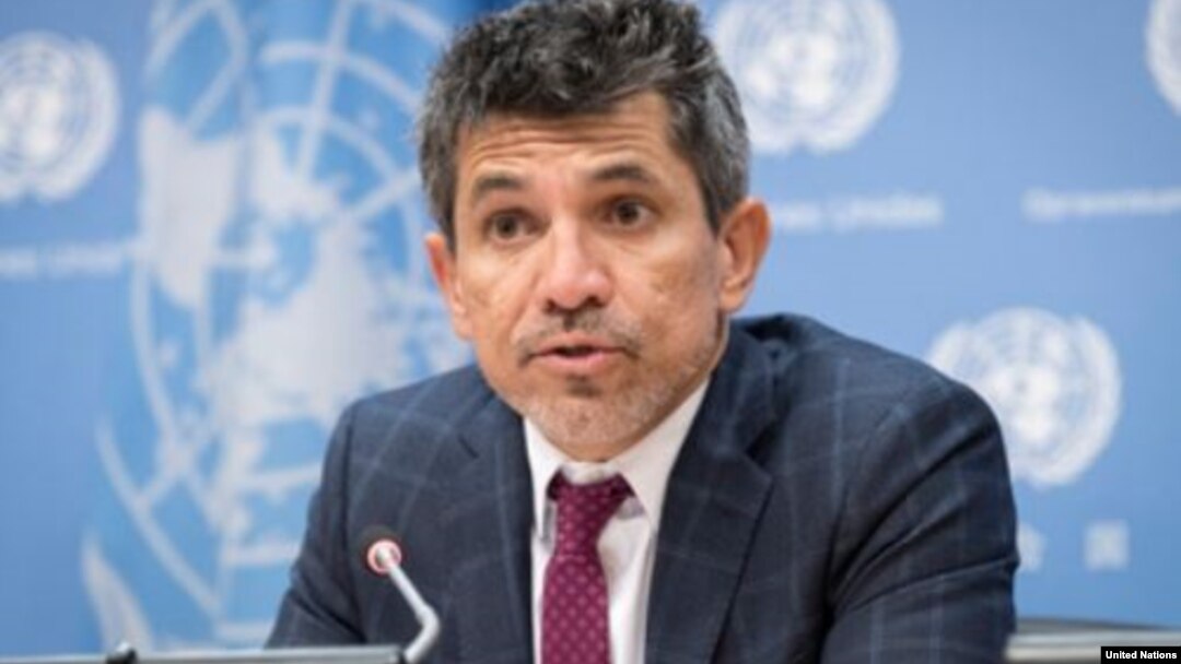 Pelapor khusus PBB Victor Madrigal-Borloz berbicara kepada media di New York, Kamis (25/10).