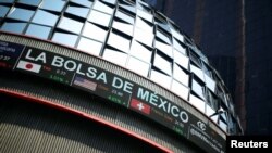 El FMI pronostica una caída de casi un diez por ciento de la economía en América Latina, por lo que muchos expertos recomiendan impulsar políticas financieras en la región.