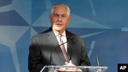 Menteri Luar Negeri AS, Rex Tillerson berbicara pada pertemuan NATO di Brussels (31/3). 