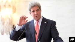 Menteri Luar Negeri Amerika John Kerry saat memberikan konferensi pers di Roma, Italia hari Kamis (9/5). 