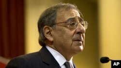 Menhan AS, Leon Panetta akan mengumumkan pencabutan larangan tugas tempur bagi perempuan AS (foto: dok). 