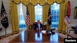 美国总统川普2018年1月17日在白宫接受路透社采访