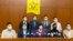 十多名香港民主派立法会议员4月14日召开记者会，强调民主派一直按照议事规则参与内务委员会会议，没有任何渎职或违反《基本法》的情况。 (美国之音/汤惠芸)
