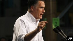 El republicano Mitt Romney dice que Obama busca beneficiar a los pobres perjudicando a la clase media.