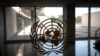 Logo Perserikatan Bangsa-Bangsa di lorong yang tampak sepi dalam pelaksanaan Sidang Umum PBB ke-75 yang kebanyakan digelar secara virtual, di tengah pandemi COVID-19, 22 September 2020.