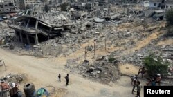 Escombros de casas destruidas en la ofensiva militar de Israel, en medio del conflicto en curso entre Israel y Hamás, en Khan Younis, en el sur de la Franja de Gaza, el 7 de octubre de 2024. 