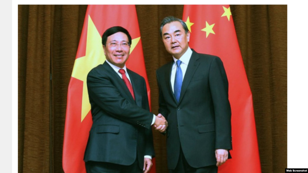 Phó Thủ tướng, Bộ trưởng Bộ Ngoại giao Việt Nam Phạm Bình Minh hội đàm với Ủy viên Quốc vụ viện, Bộ trưởng Ngoại giao Trung Quốc Vương Nghị, ngày 16/12/2018, tại Lào. Photo: Báo Quốc tế