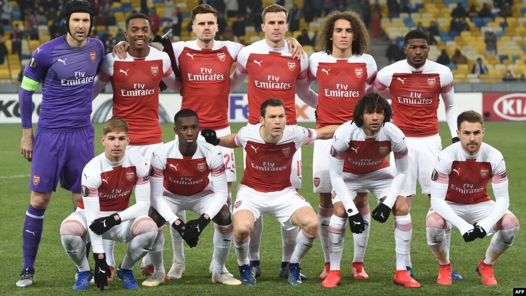 Para pemain Arsenal berpose sebelum laga penyisihan Grup E Liga Eropa UEFA antara Vorskla dan Arsenal di Stadion Olympiyski di Kiev, pada 29 November 2018.
