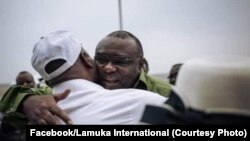 Jean-Pierre Bemba mokambi ya MLC (D) ayambani na Martin Fayulu ya ECIDE, na libanda ya mpepo ya N'Djili, Kinshasa, 23 juin 2019. (Facebook/Lamuka International)