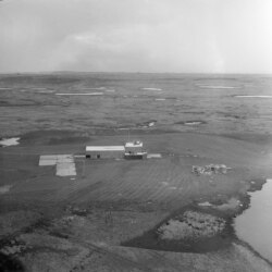 1969년 미국이 핵실험을 실행했던 알래스카 암치트카 섬의 핵시설과 시멘트로 된 발사대 현장이 1969년에 촬영된 사진에 포착됐다.