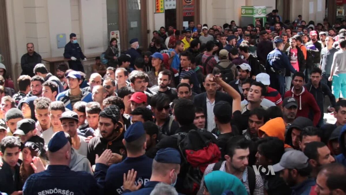 Language Barriers Add to Migrants’ Difficulties in Europe