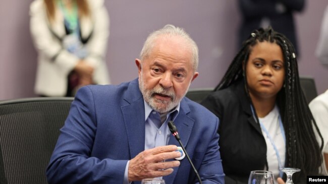 El presidente de Brasil, Luiz Inacio Lula da Silva, asiste a una reunión en la COP 27 en Sharm el-Sheik, Egipto, el 17 de noviembre de 2022.